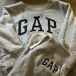 GAP two piece set